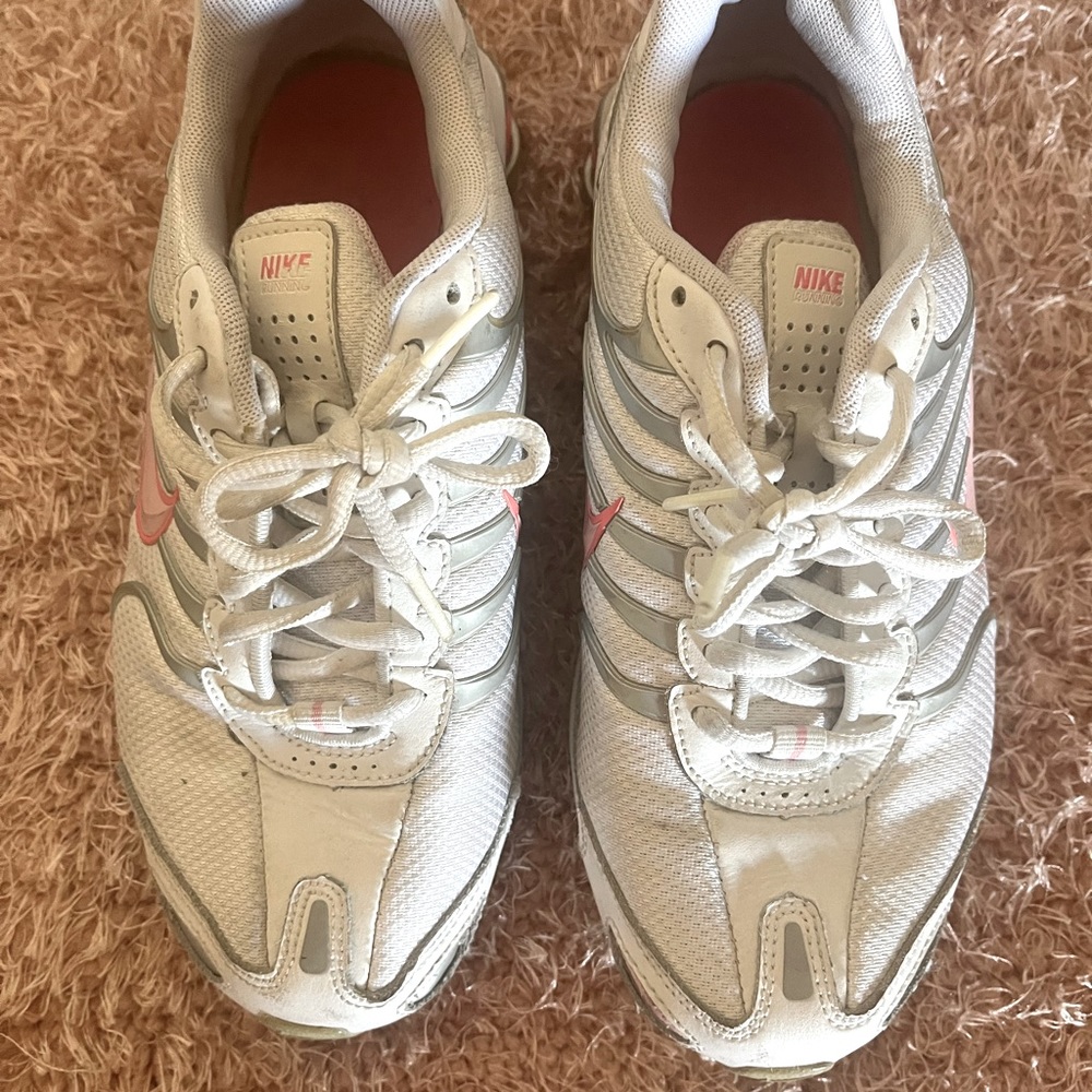 NIKE SHOX